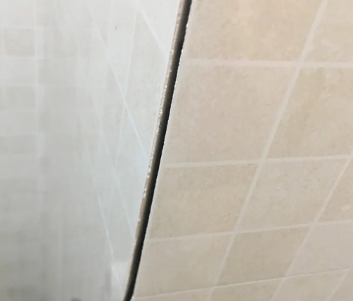 临汾瓷砖空鼓维修公司分享阳台瓷砖脱落的修复过程可以分为以下几个步骤